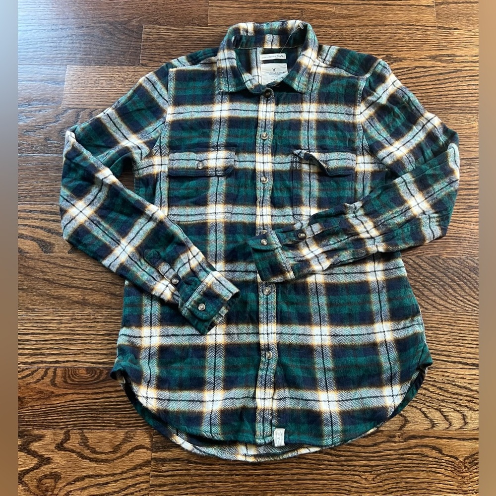 AEO woman’s green plaid button down shirt